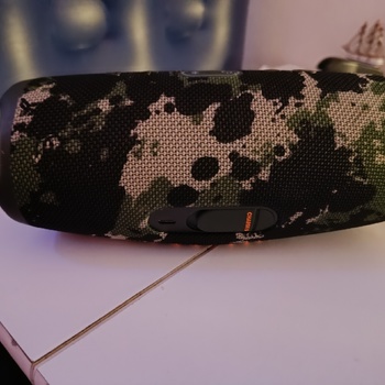 JBL Charge 5 maskované provedení