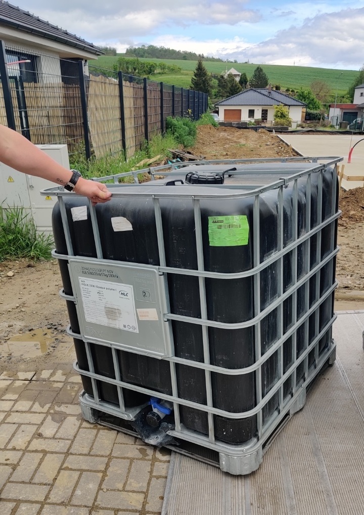 IBC kontejner po ředidle - vhodné na naftu nebo olej