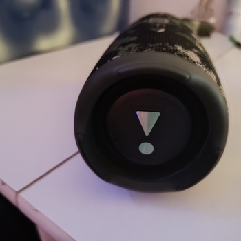 JBL Charge 5 maskované provedení