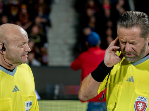 Plakát události Letní kino na zámku: Kouzlo derby