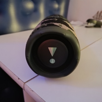 JBL Charge 5 maskované provedení