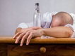 Opilec si v Kyjově ustlal přímo na chodníku. Budíček mu připravili strážníci