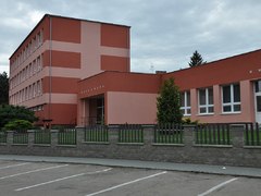 Kritizovaný ředitel školy v Hustopečích končí, doplatil na zprávu inspekce