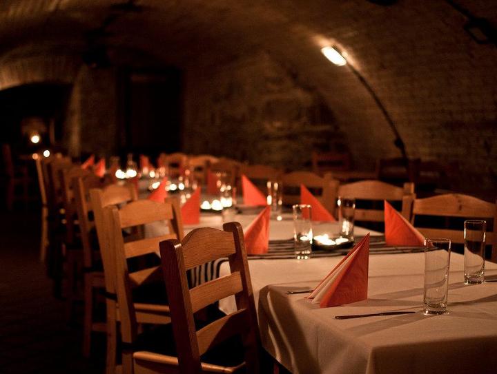 vinárna sklípek restaurace večeře +U Zlaté rybky.jpg