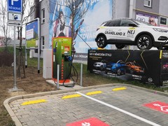 Kaufland ve Velkém Meziříčí nabízí rychlodobíjecí stanici pro elektromobily