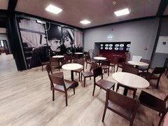 FOTO: V Třebíči otevřeli nové komunitní centrum. Vzniklo z bývalého kina Moravia