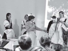 Únorovou přednášku o krojích doprovodily ukázky s tancem a zpěvem