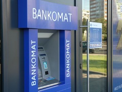 Ve vyškovském bankomatu našla 15 tisíc. Peníze poctivě odevzdala policistům