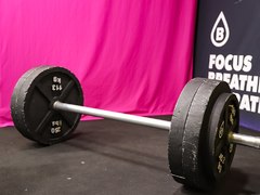 „Začíná � to nedosažitelným cílem,“ říká mistr světa v powerliftingu ����� �� ������