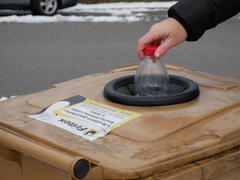 Motorový olej do nádob na sběr jedlého tuku nepatří. Připomeňte si zásady recyklace