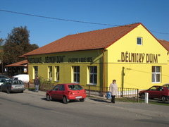 Dělnický dům žije
