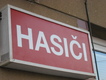 Uzavírka ve Vlašimi komplikuje cestu na hřbitov. Pomohou hasiči