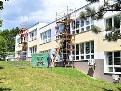 Kraj pokračuje v zavádění energetických opatření. Úsporná řešení budou nově v Neratovicích i Brandýse