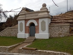 FOTO: Okolí opraveného židovského vodojemu Báně v Ivančicích doplnila nově vysazená zeleň