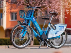 Téměř 850 tisíc výpůjček, 158 bicyklů a 26 dobíjecích stanic. Elektrokola sdílí na Berounsku již 5 let