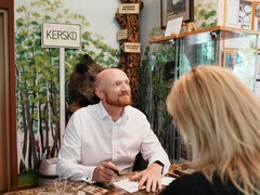 OBRAZEM: Britský velvyslanec navštívil Hrabalovo Kersko