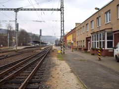 Ostudy na Blanensku: kritizované nádraží v Blansku, rozpadlé divadlo a léčebna
