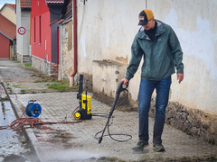 Společnost Bobcat pomáhá doma v Dobříši i po povodních na Moravě