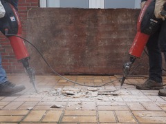 Demolice je jistá, stavba bytového domu v řešení. Chátrající dům na Filipovské půjde k zemi
