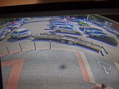 Ujeli od nehod: šofér ve Slavkově narazil do stojanu s kamerou, v Bučovicích to odneslo SUV