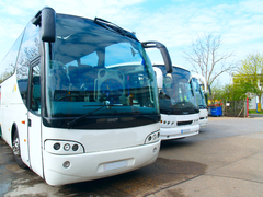 Neznámý pachatel poškodil autobus v Moravských Budějovicích