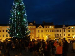 FOTO: Vánoční stromy ozdobily náměstí napříč Brněnskem